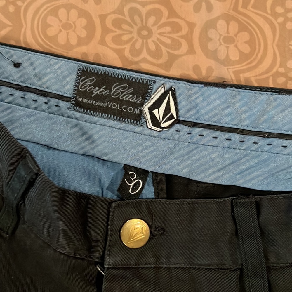 Volcom shorts - Picture 3 of 3